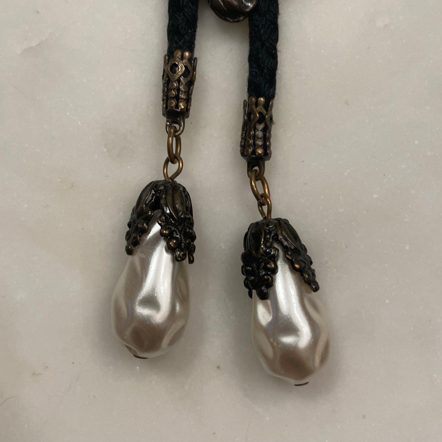 Faux Cameo Bolo