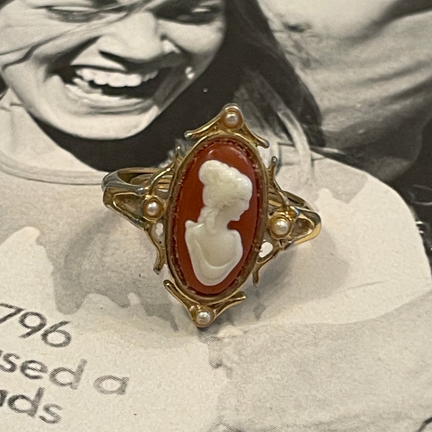 Avon Cameo Ring [Size 6]